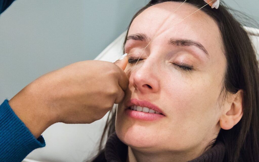 depilacion de cejas con hilo 