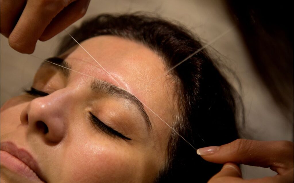 depilación cejas con hilo