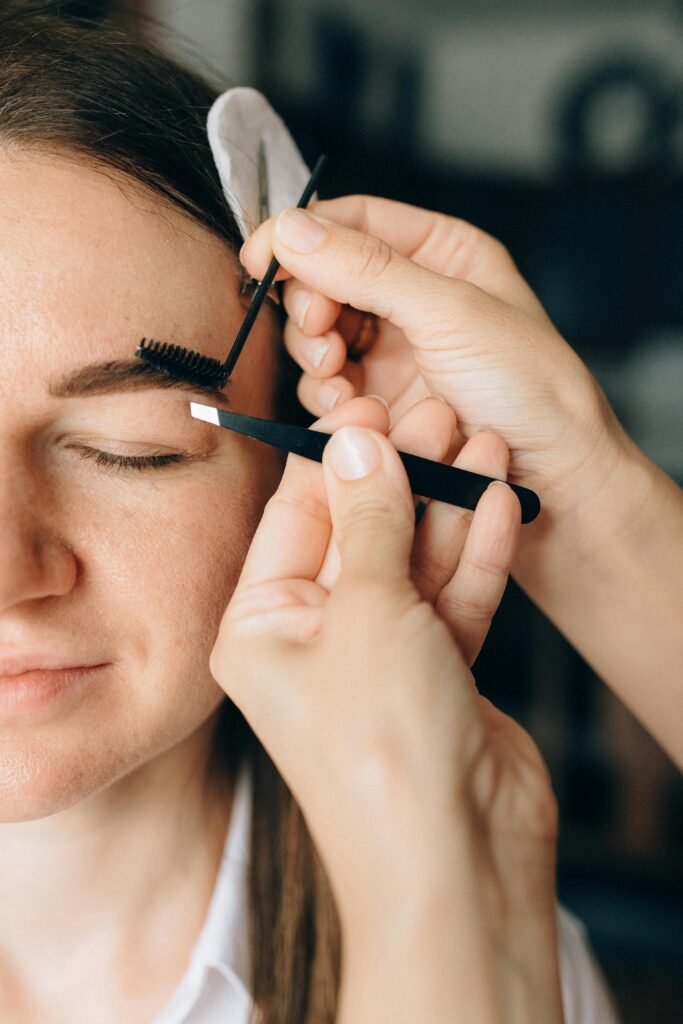Depilación de cejas en Villanueva de la Cañada
