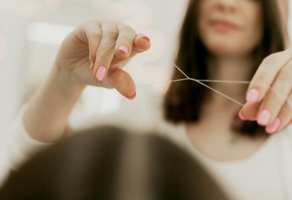 depilación de cejas con hilo en Barcelona